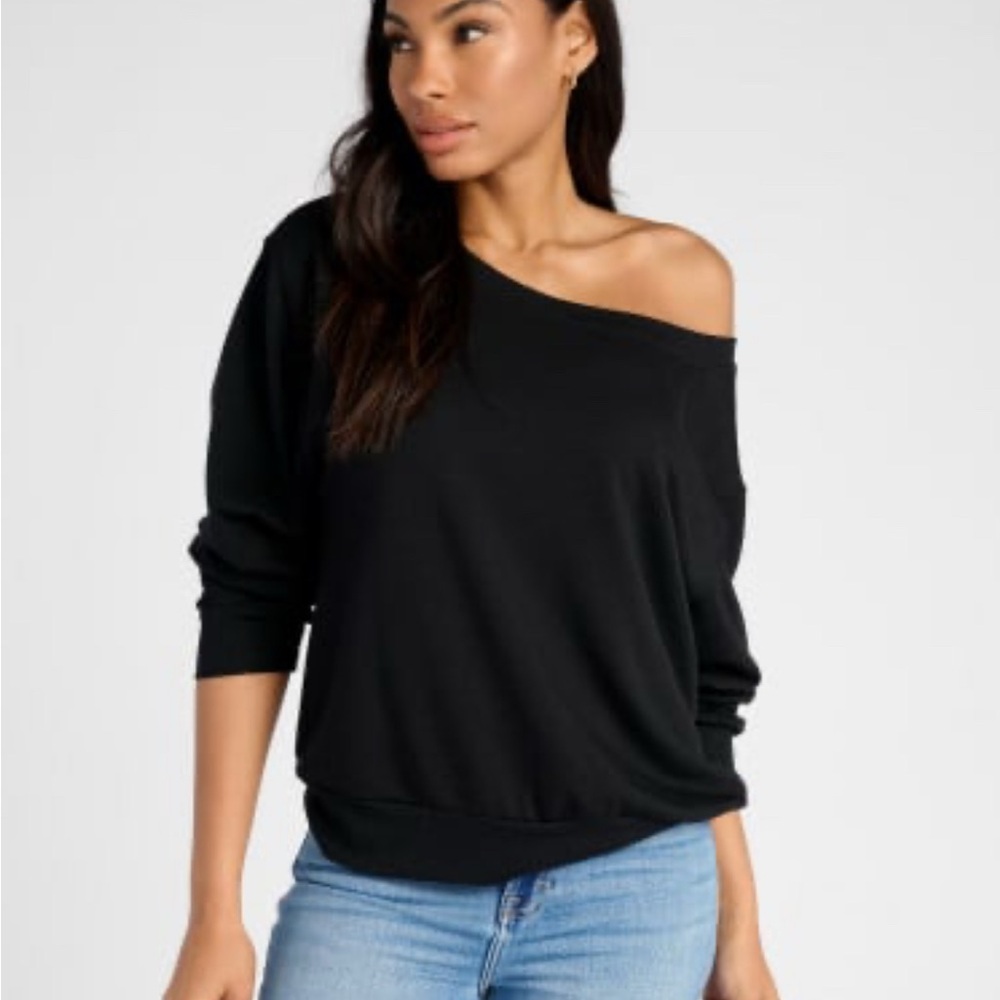 Women's Elegant Black Sweatshirt